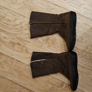 Teva suede sherpa lined boots